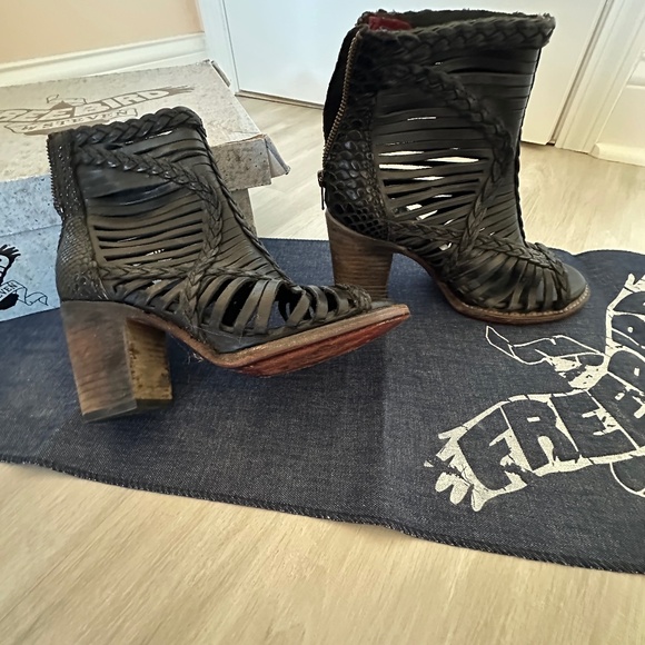 Freebird boots - Picture 1 of 3